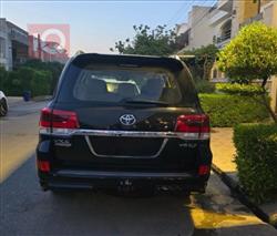 تۆیۆتا لاند کروزەر